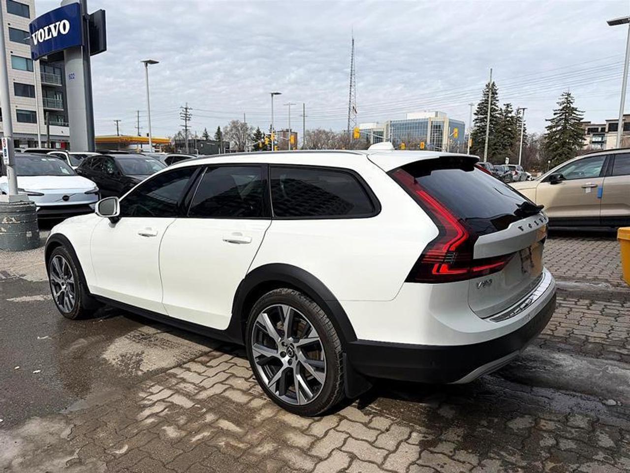 2022 Volvo V90 Cross Country B6 AWD   Advanced Pkg   Climate   Clean CarFax Photo