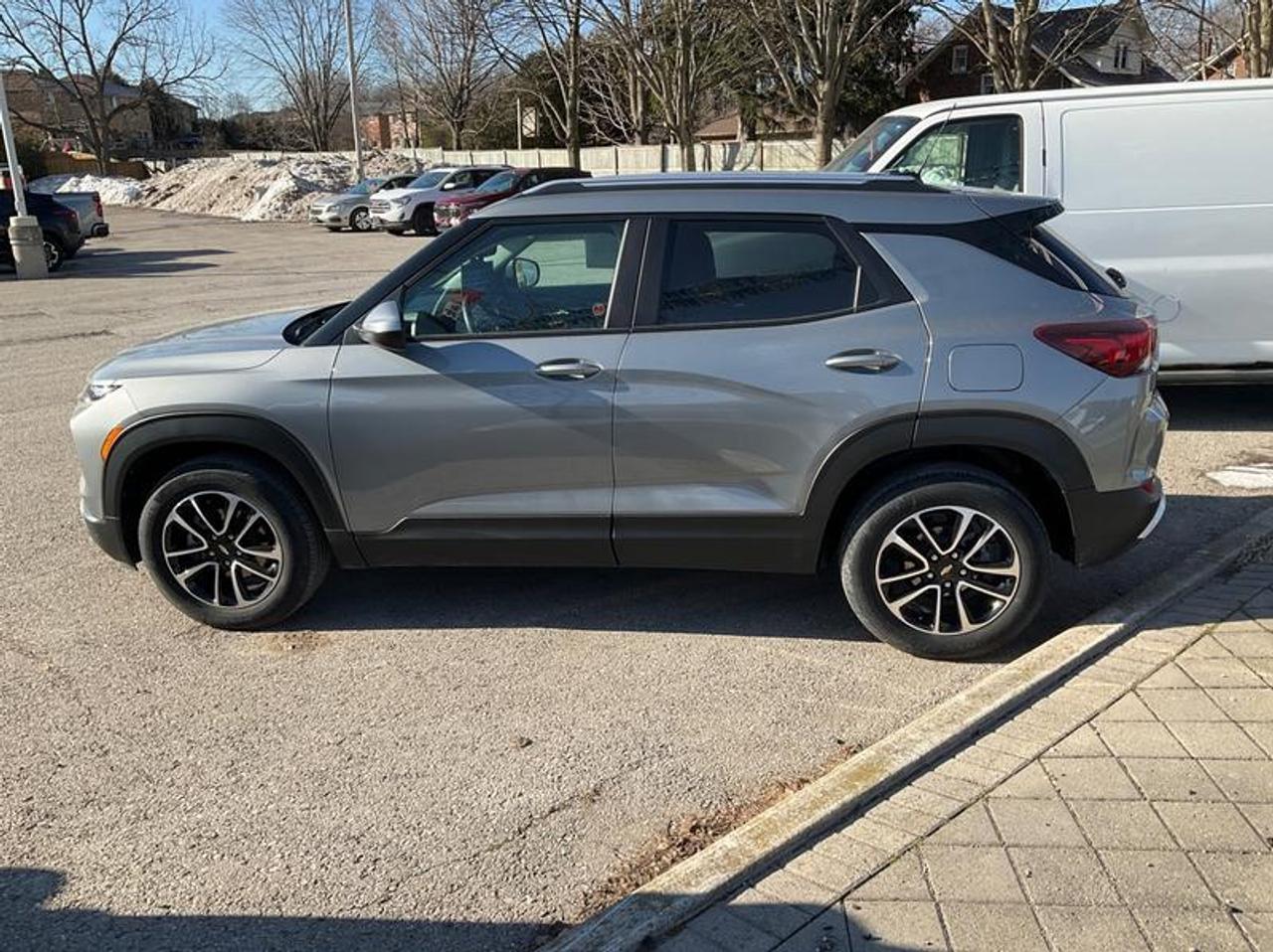 2025 Chevrolet TrailBlazer LT AWD Photo2