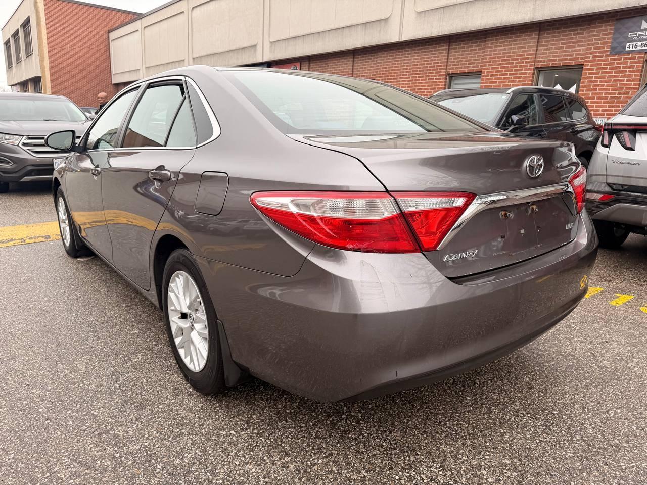 2017 Toyota Camry 4dr Sdn I4 Auto LE Photo
