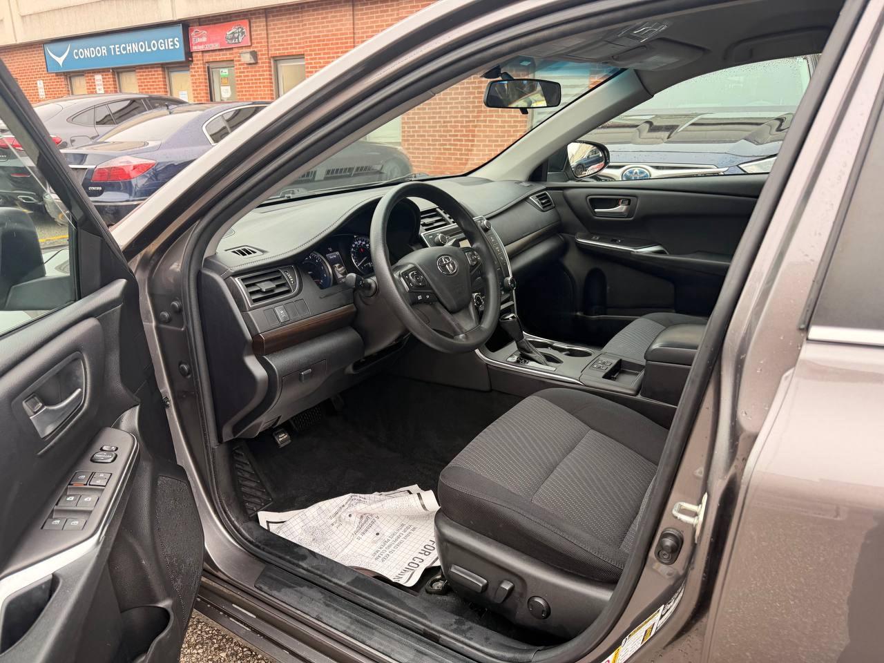 2017 Toyota Camry 4dr Sdn I4 Auto LE Photo