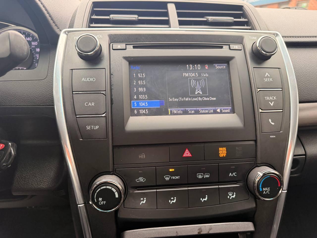 2017 Toyota Camry 4dr Sdn I4 Auto LE Photo