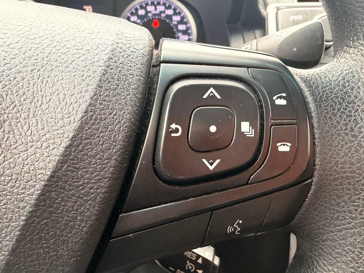 2017 Toyota Camry 4dr Sdn I4 Auto LE Photo