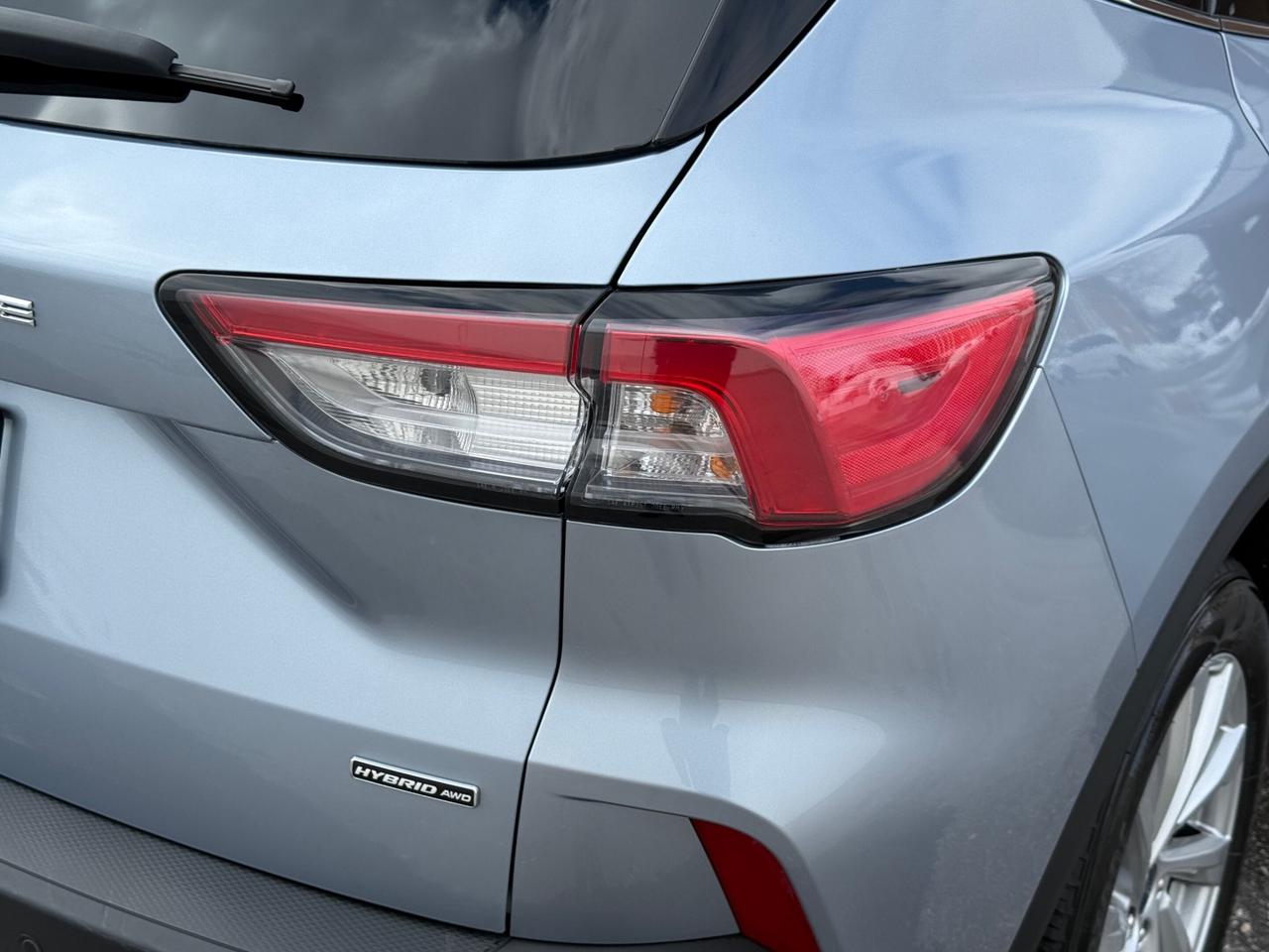 2022 Ford Escape TITANIUM   AWD   HYBRID   NO ACCIDENT Photo