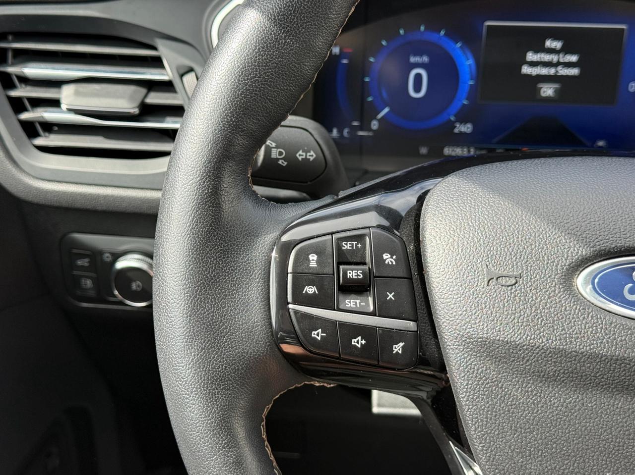 2022 Ford Escape TITANIUM   AWD   HYBRID   NO ACCIDENT Photo