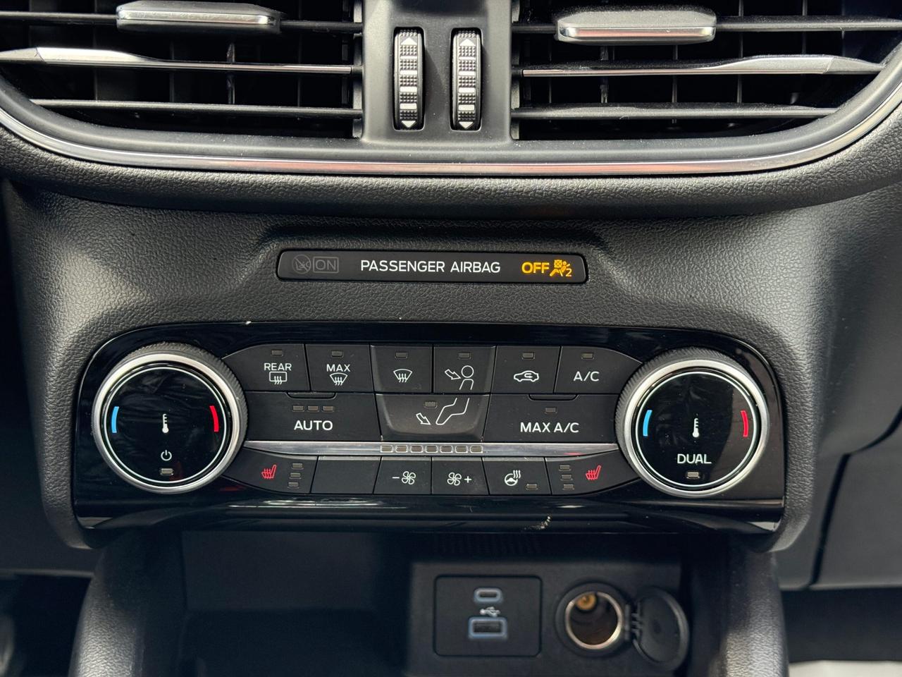 2022 Ford Escape TITANIUM   AWD   HYBRID   NO ACCIDENT Photo