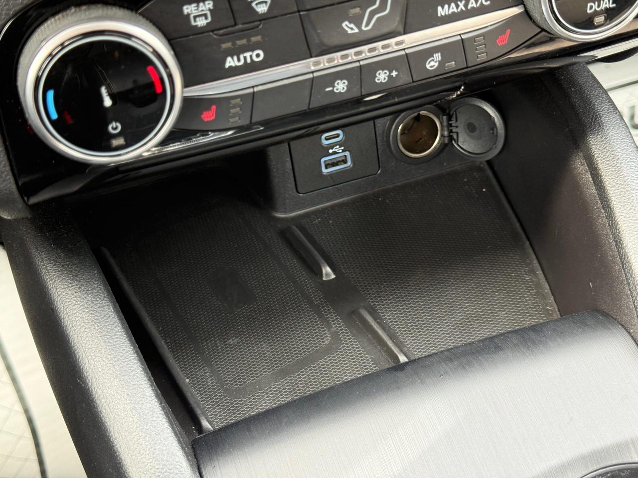 2022 Ford Escape TITANIUM   AWD   HYBRID   NO ACCIDENT Photo