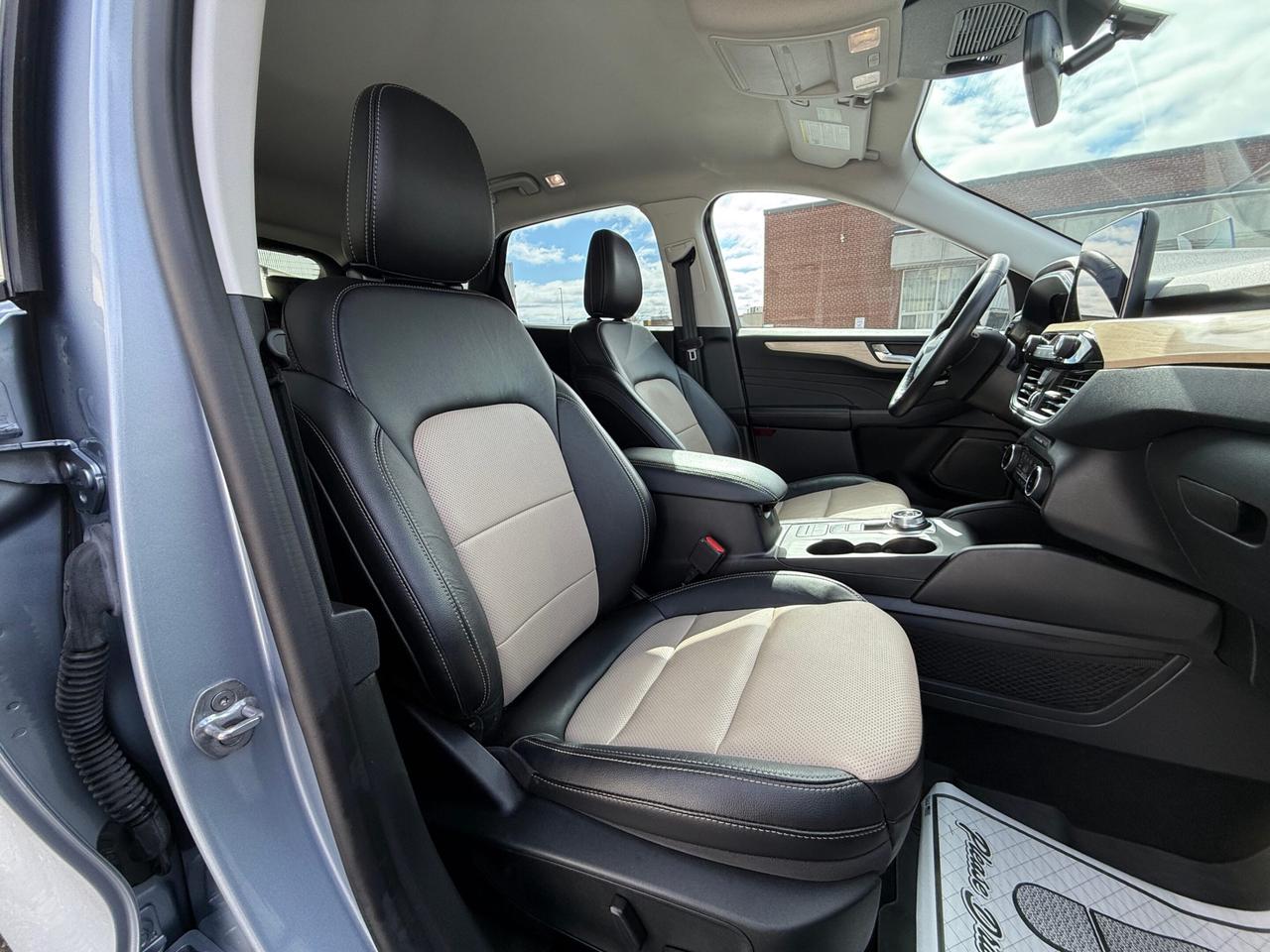 2022 Ford Escape TITANIUM   AWD   HYBRID   NO ACCIDENT Photo