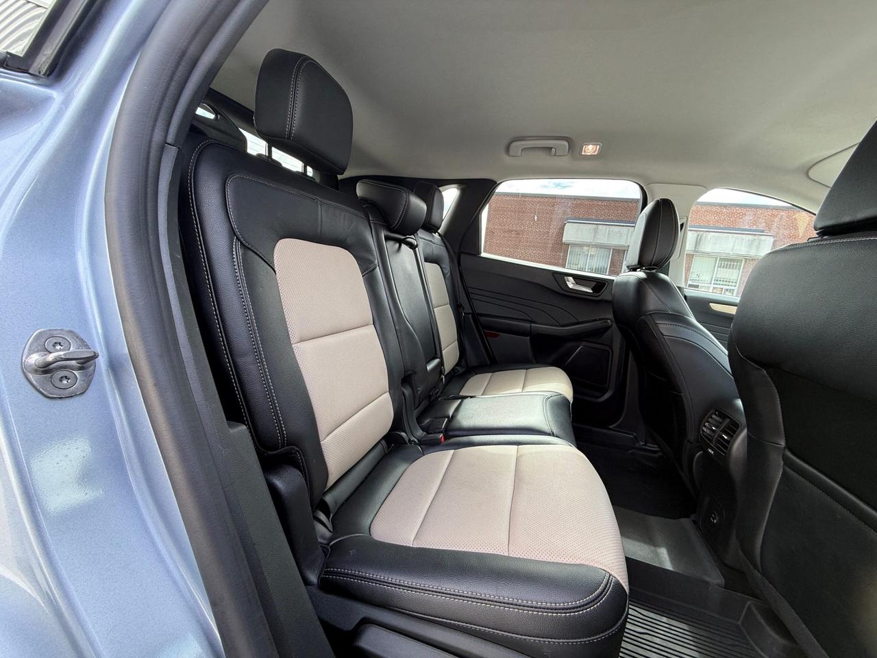 2022 Ford Escape TITANIUM   AWD   HYBRID   NO ACCIDENT Photo