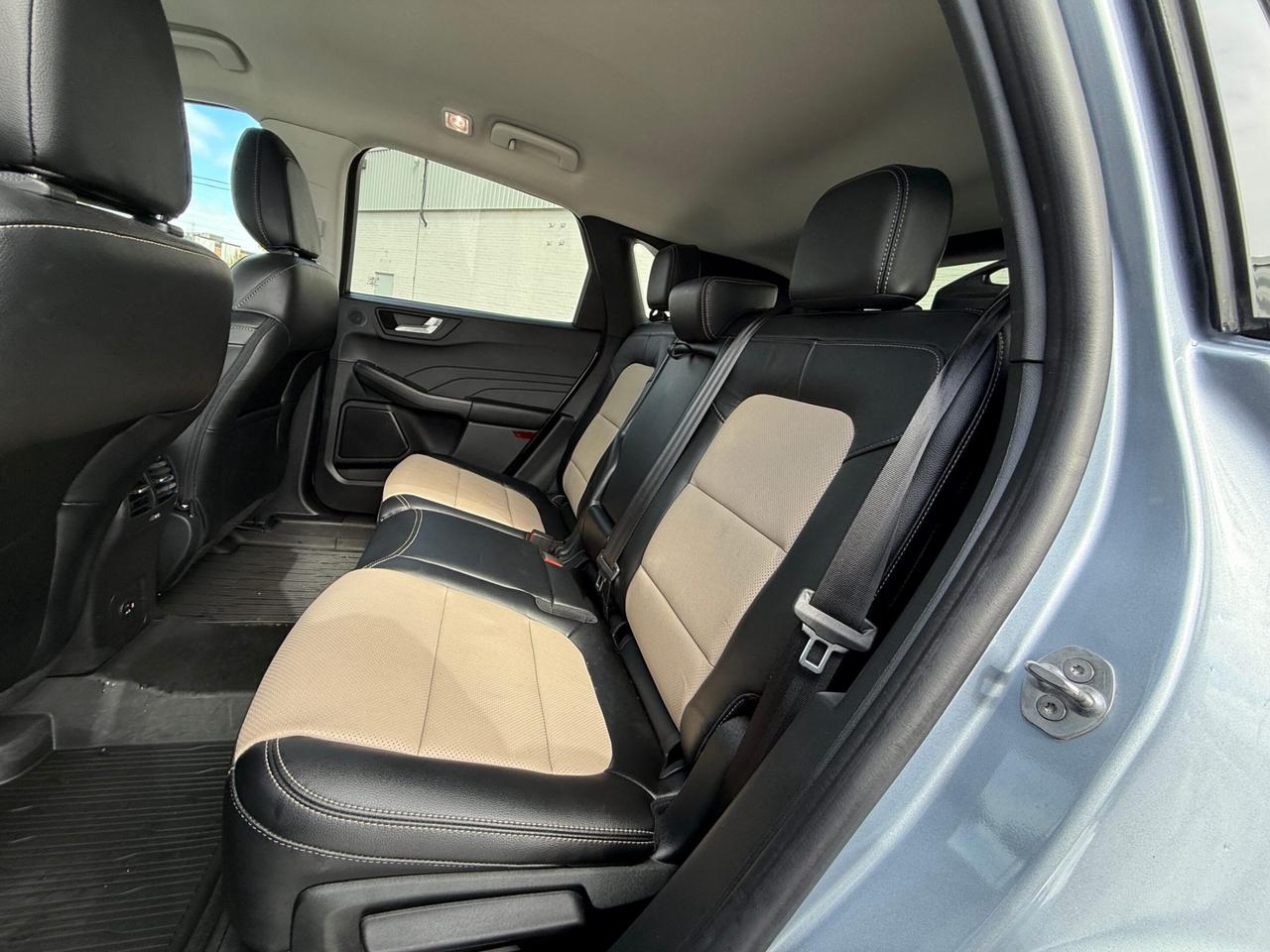 2022 Ford Escape TITANIUM   AWD   HYBRID   NO ACCIDENT Photo