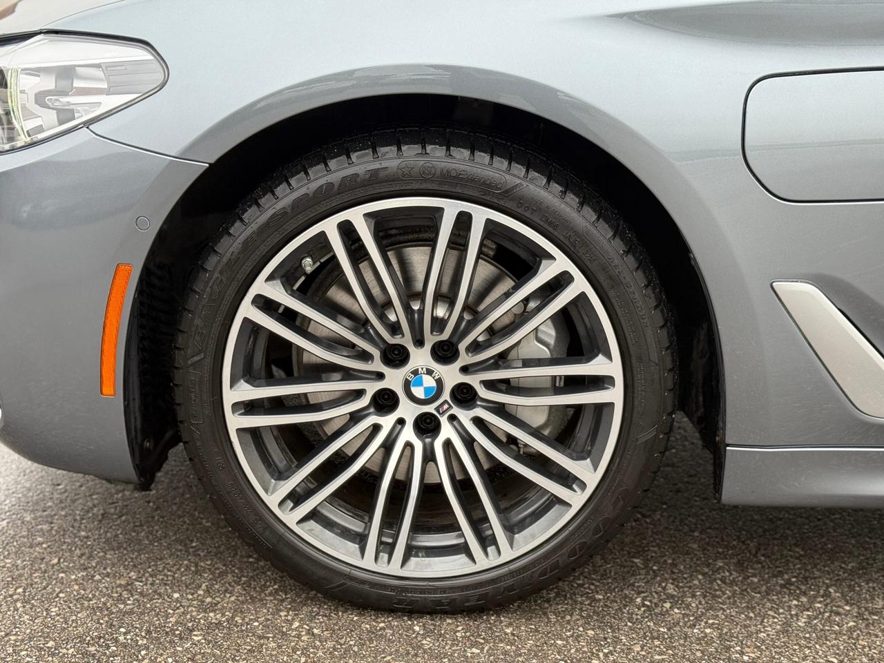 2019 BMW 5-Series Hybrid 530e  M SPORT   ENHANCED    IPERFORMANCE   PLUG-IN Photo