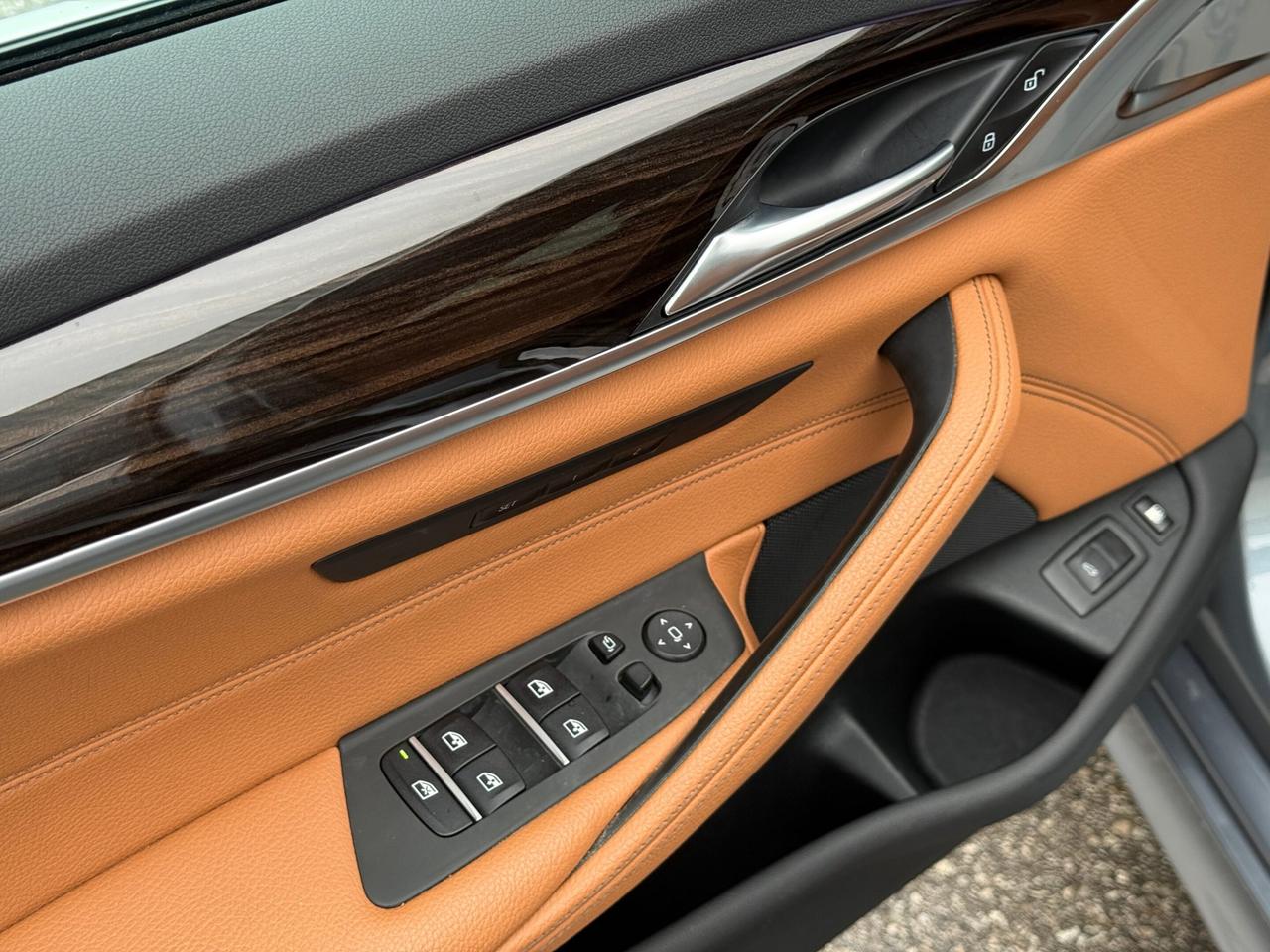 2019 BMW 5-Series Hybrid 530e  M SPORT   ENHANCED    IPERFORMANCE   PLUG-IN Photo