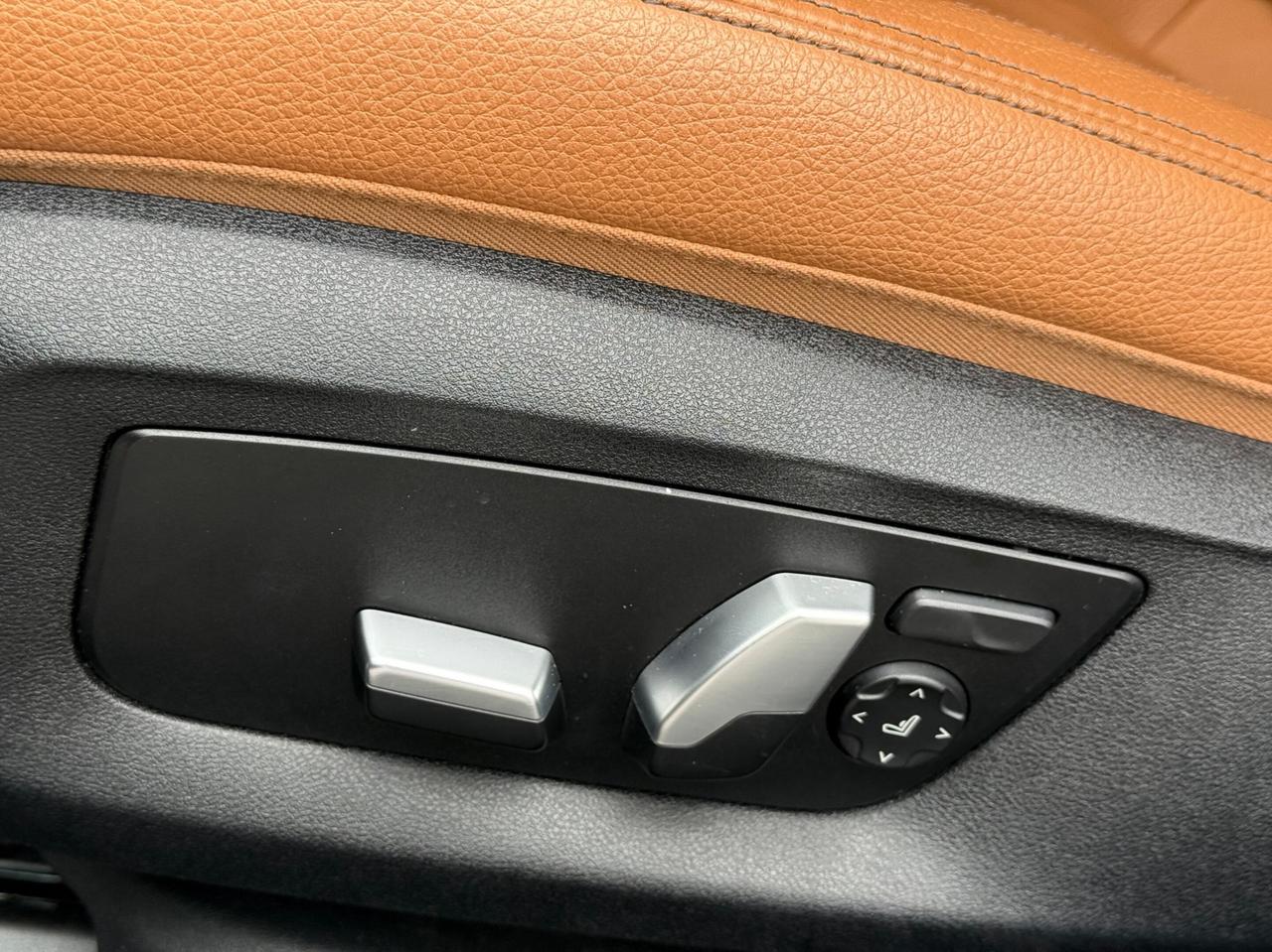 2019 BMW 5-Series Hybrid 530e  M SPORT   ENHANCED    IPERFORMANCE   PLUG-IN Photo