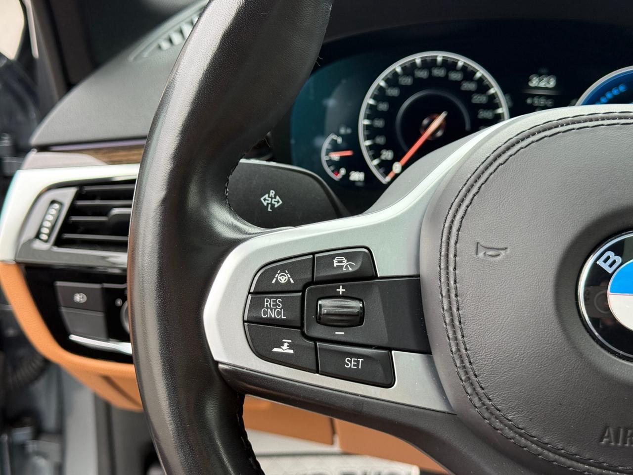 2019 BMW 5-Series Hybrid 530e  M SPORT   ENHANCED    IPERFORMANCE   PLUG-IN Photo