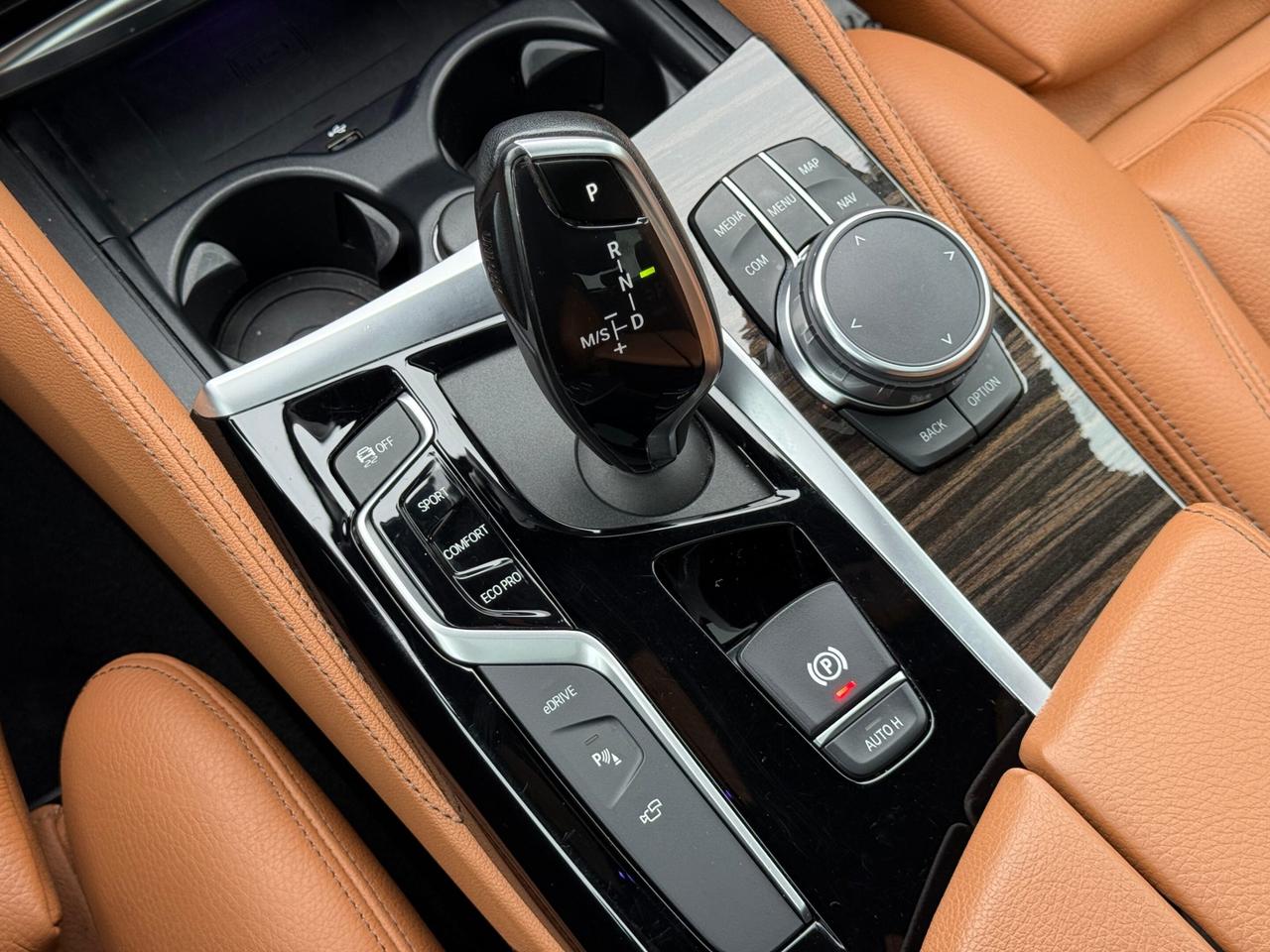 2019 BMW 5-Series Hybrid 530e  M SPORT   ENHANCED    IPERFORMANCE   PLUG-IN Photo