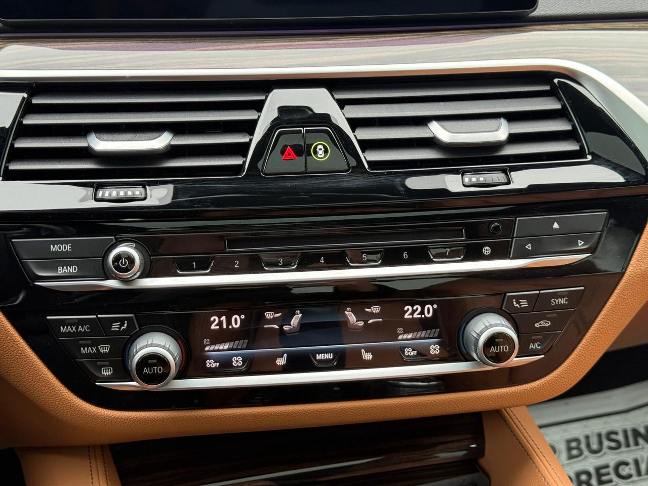 2019 BMW 5-Series Hybrid 530e  M SPORT   ENHANCED    IPERFORMANCE   PLUG-IN Photo