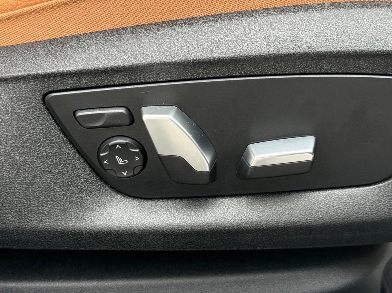 2019 BMW 5-Series Hybrid 530e  M SPORT   ENHANCED    IPERFORMANCE   PLUG-IN Photo