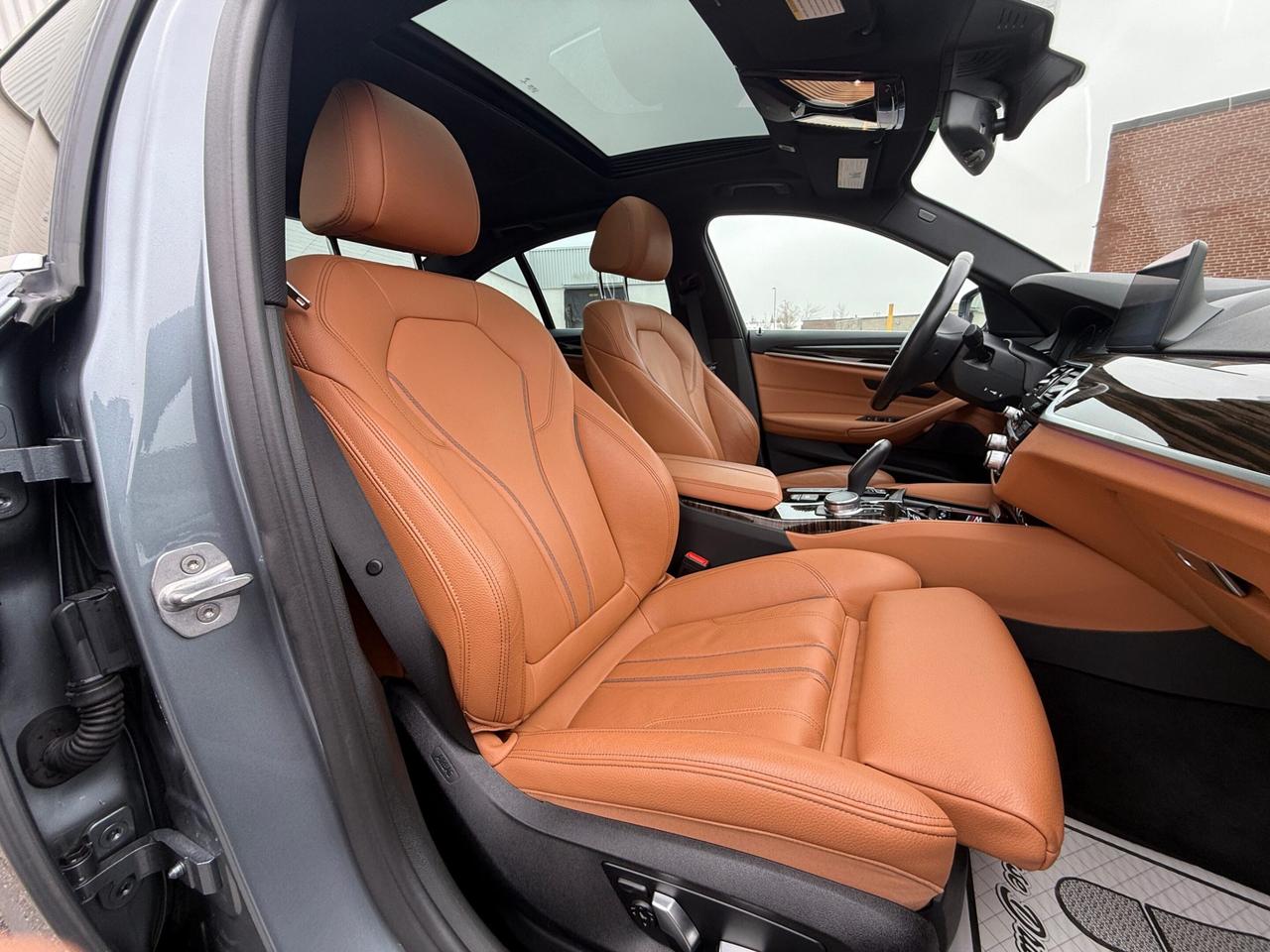 2019 BMW 5-Series Hybrid 530e  M SPORT   ENHANCED    IPERFORMANCE   PLUG-IN Photo