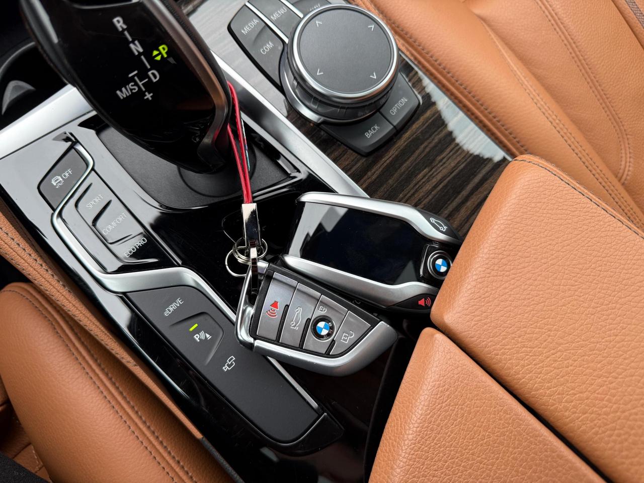 2019 BMW 5-Series Hybrid 530e  M SPORT   ENHANCED    IPERFORMANCE   PLUG-IN Photo