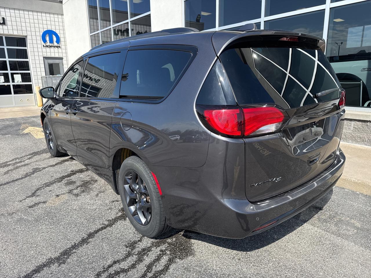 2019 Chrysler Pacifica Touring Plus Photo3
