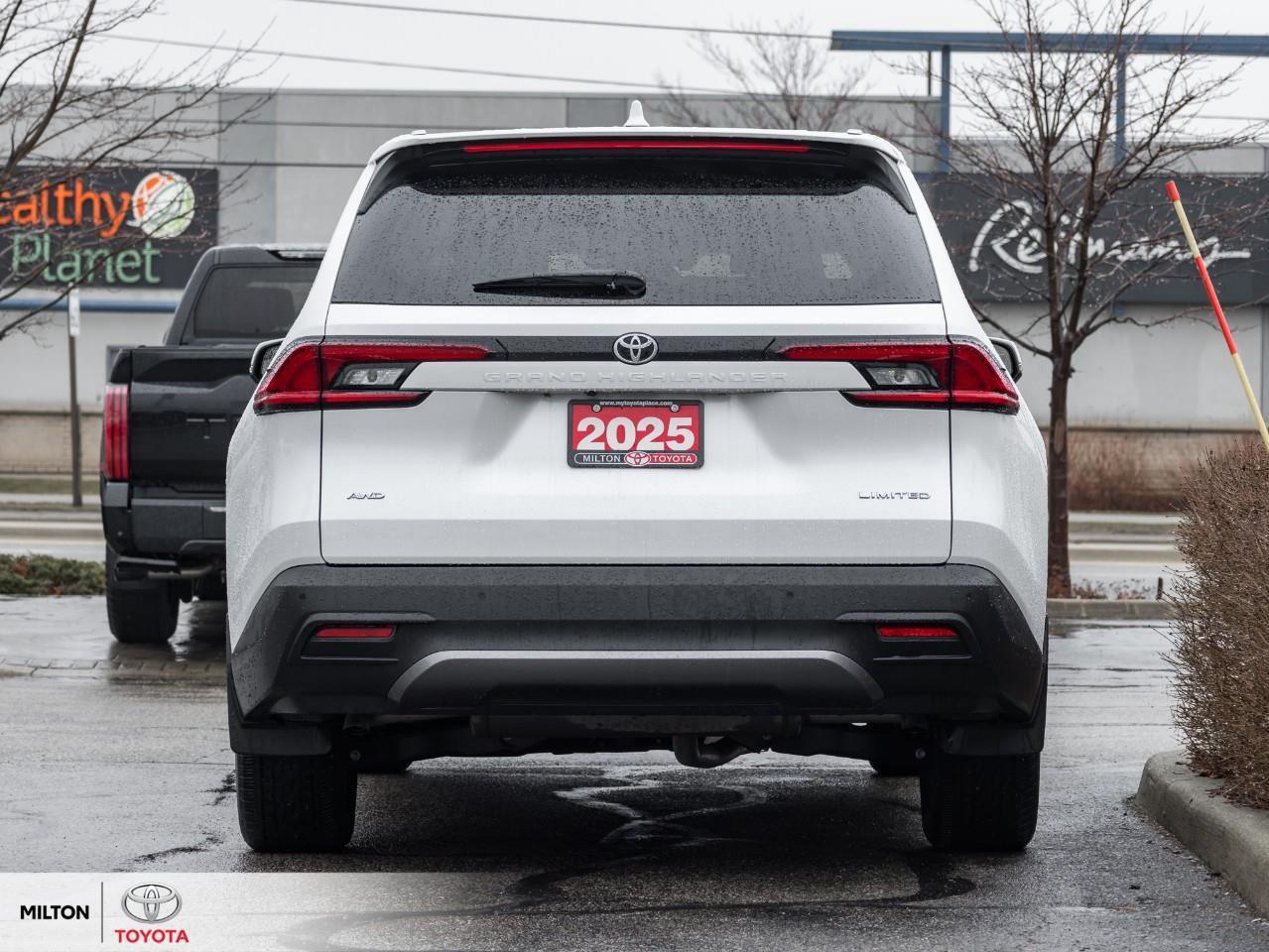 2025 Toyota Grand Highlander LEATHER HEATED STEERING PANORAMIC SUNROOF JBL SOUN Photo