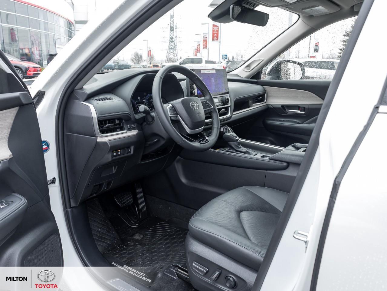 2025 Toyota Grand Highlander LEATHER HEATED STEERING PANORAMIC SUNROOF JBL SOUN Photo