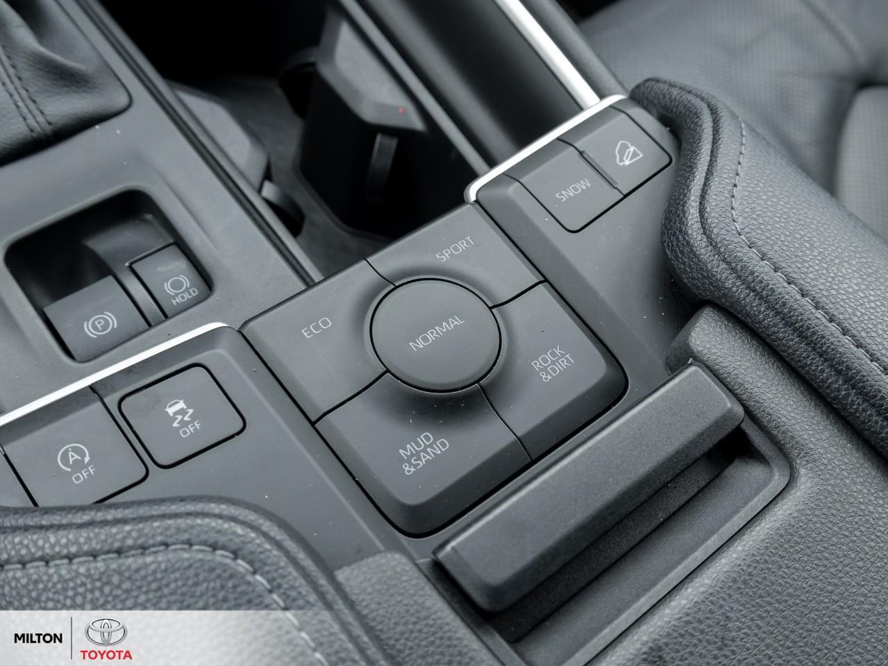 2025 Toyota Grand Highlander LEATHER HEATED STEERING PANORAMIC SUNROOF JBL SOUN Photo