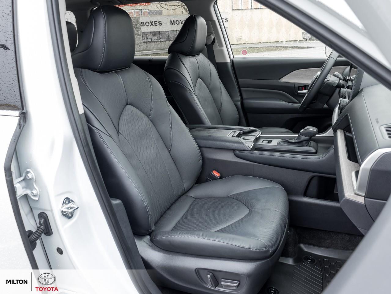 2025 Toyota Grand Highlander LEATHER HEATED STEERING PANORAMIC SUNROOF JBL SOUN Photo