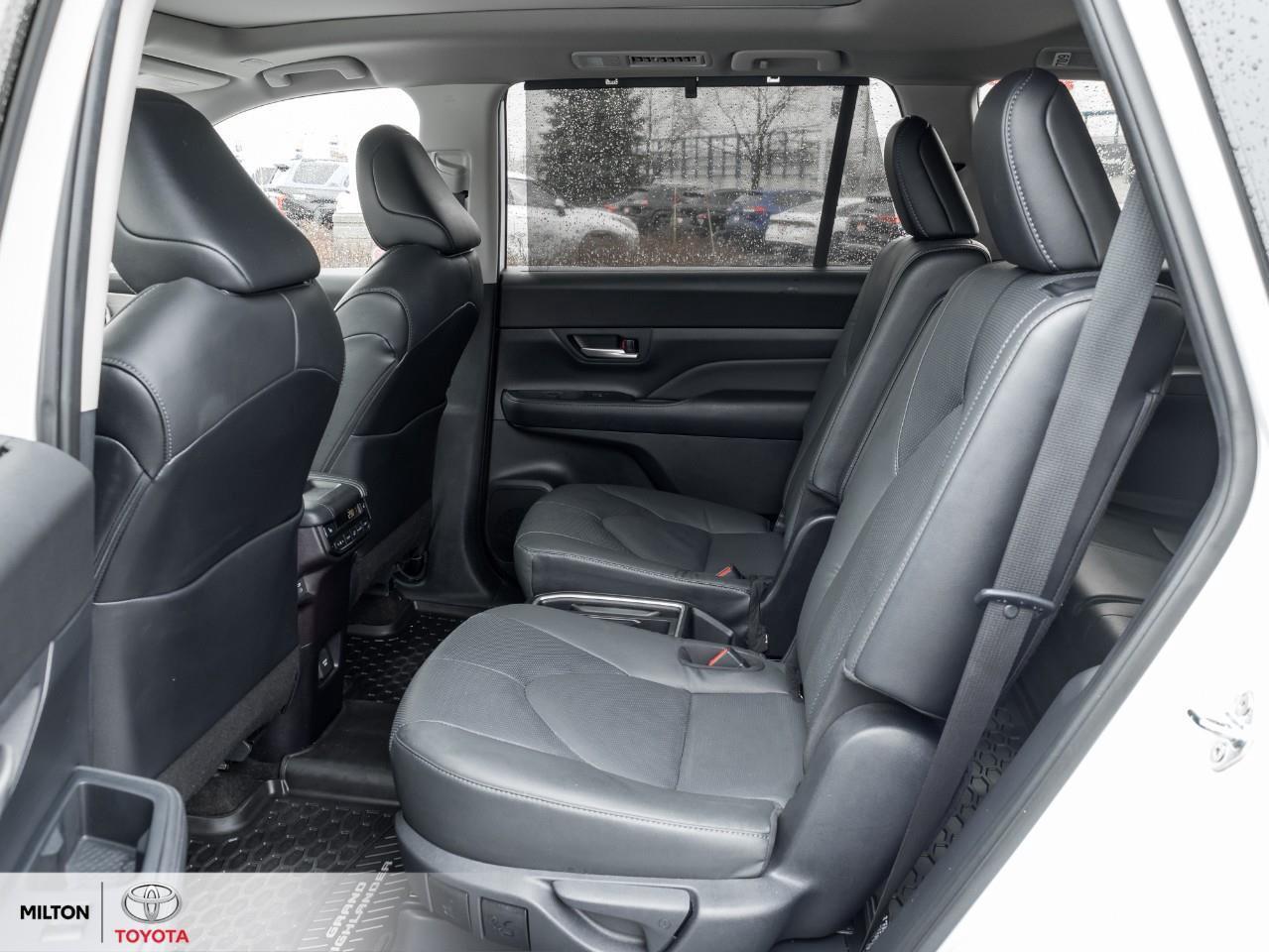 2025 Toyota Grand Highlander LEATHER HEATED STEERING PANORAMIC SUNROOF JBL SOUN Photo