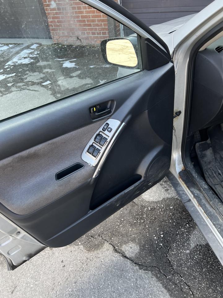 2003 Pontiac Vibe Wgn FWD power windows,locks ac auto Photo