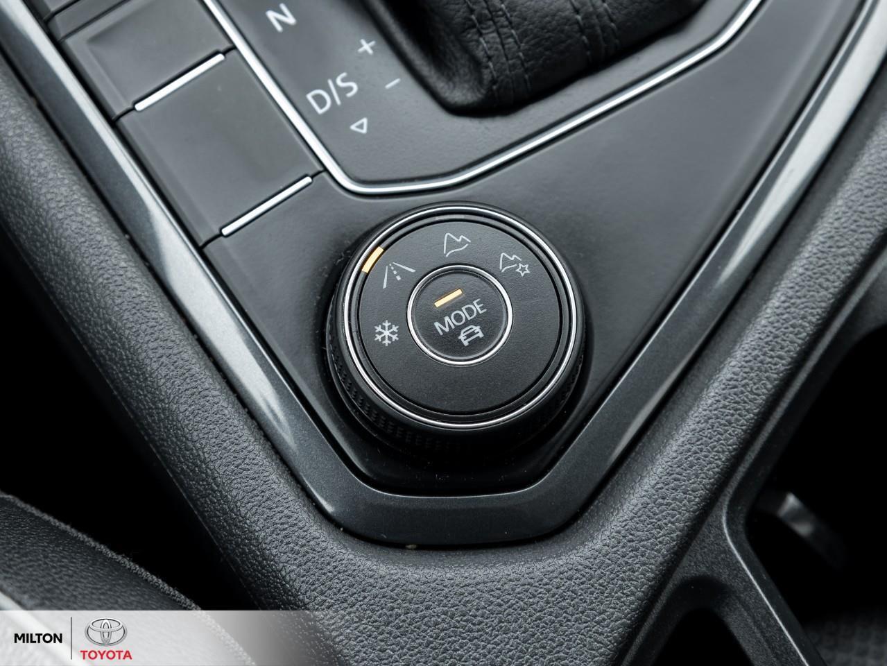 2019 Volkswagen Tiguan LEATHER PANORAMIC SUNROOF HEATED STEERING FENDER A Photo