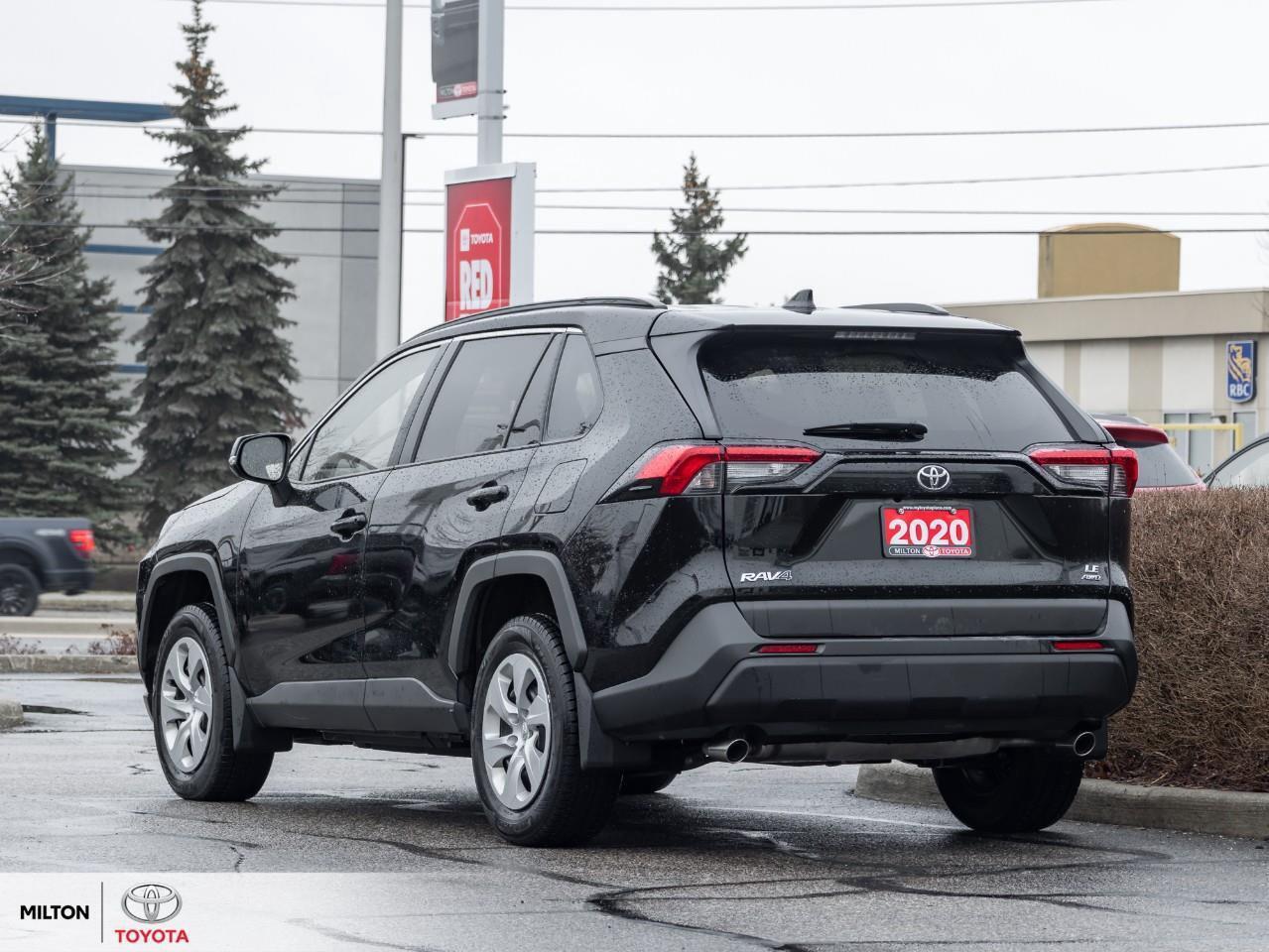 2020 Toyota RAV4 HEATED SEATS APPLE CARPLAY BLIND SPOT SAFETY SENSE Photo4