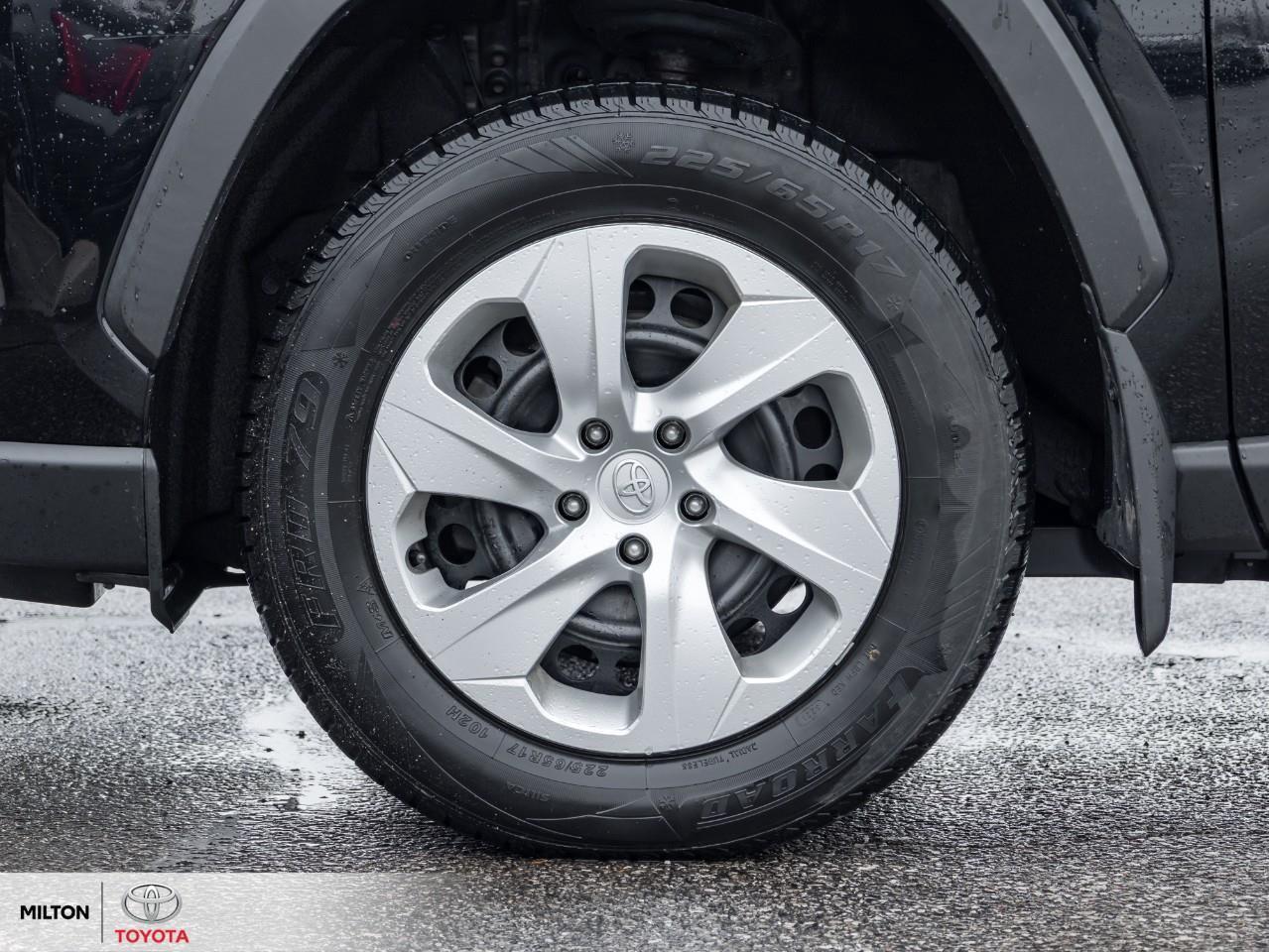 2020 Toyota RAV4 HEATED SEATS APPLE CARPLAY BLIND SPOT SAFETY SENSE Photo3