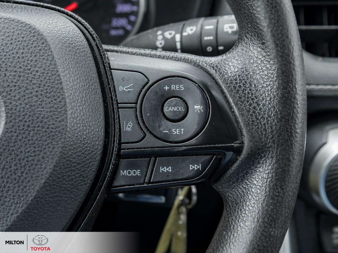 2020 Toyota RAV4 HEATED SEATS APPLE CARPLAY BLIND SPOT SAFETY SENSE Photo