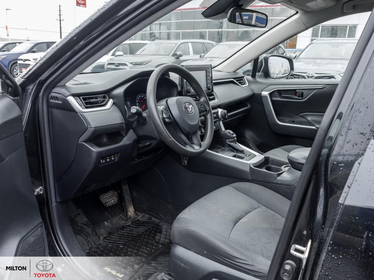 2020 Toyota RAV4 HEATED SEATS APPLE CARPLAY BLIND SPOT SAFETY SENSE Photo