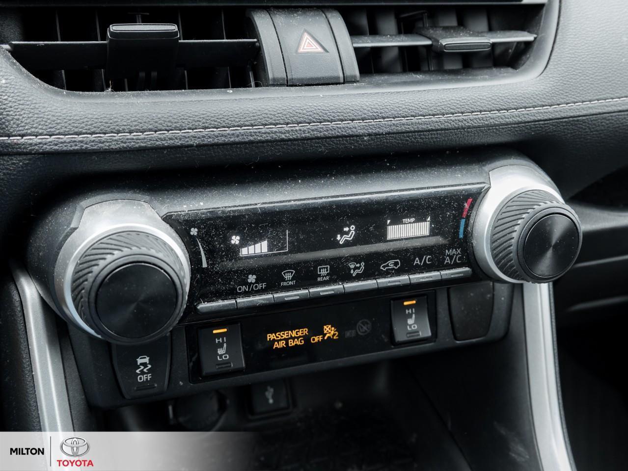 2020 Toyota RAV4 HEATED SEATS APPLE CARPLAY BLIND SPOT SAFETY SENSE Photo