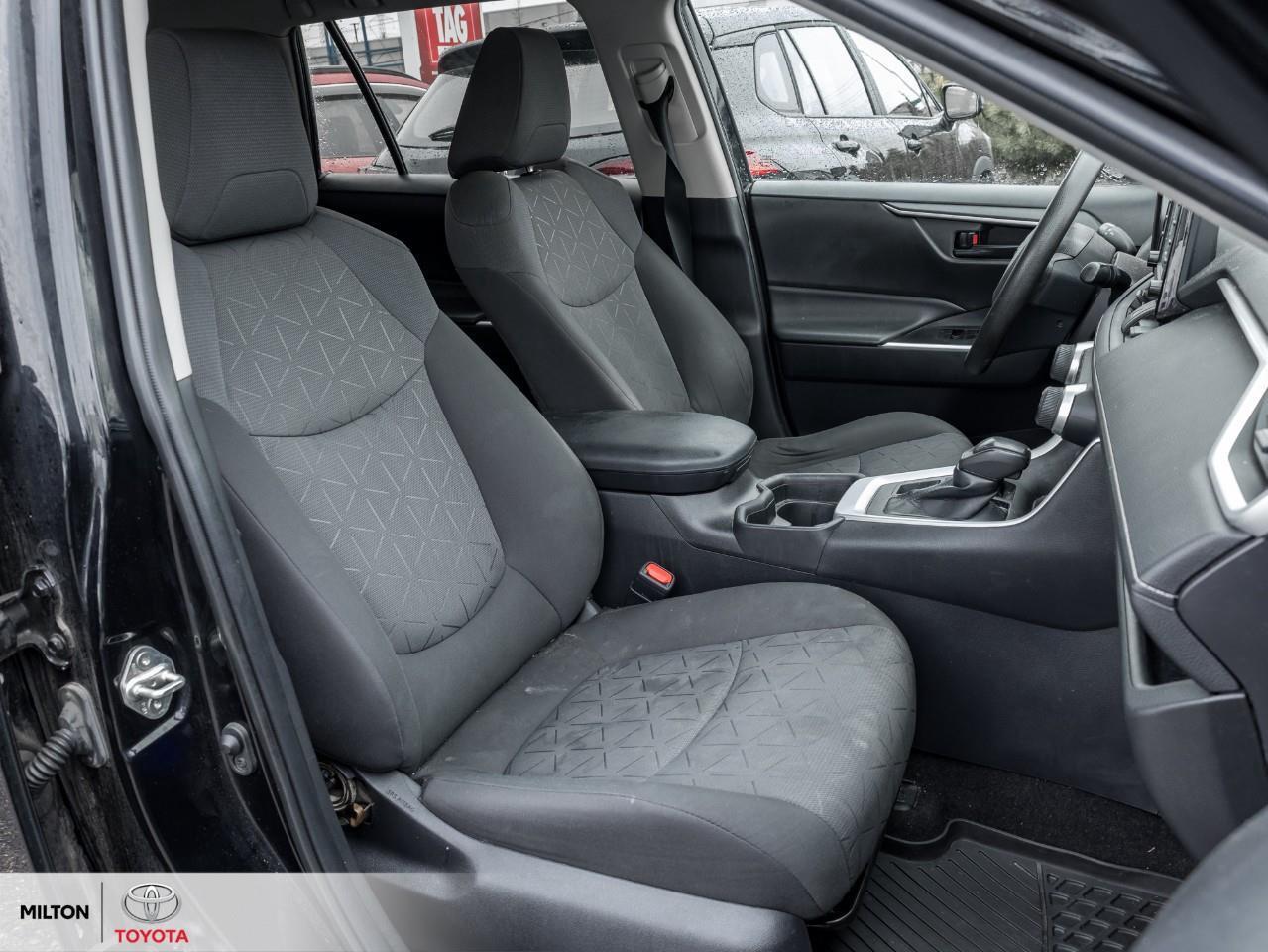 2020 Toyota RAV4 HEATED SEATS APPLE CARPLAY BLIND SPOT SAFETY SENSE Photo