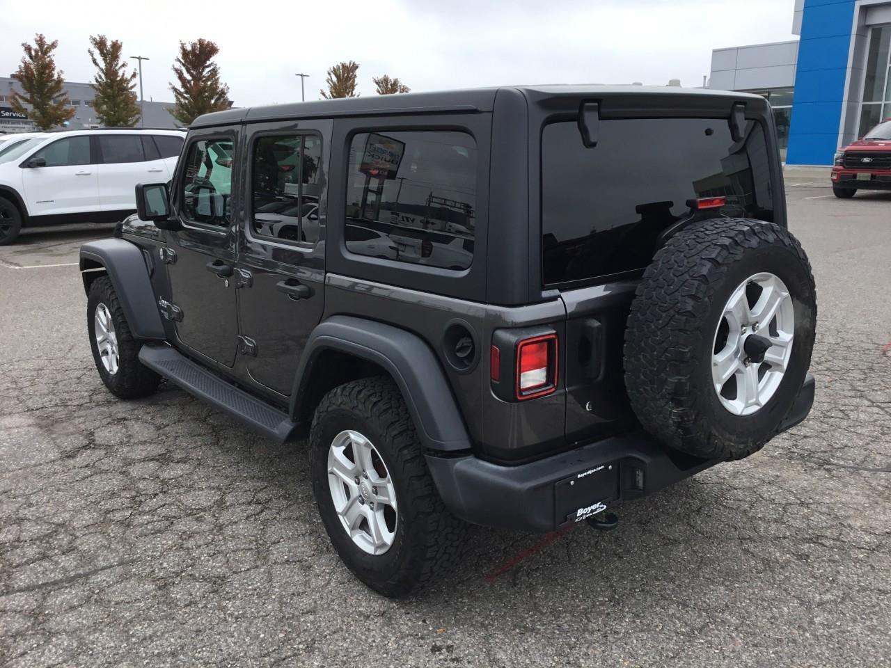 2018 Jeep WRANGLER UNLIMITED Sport Photo2