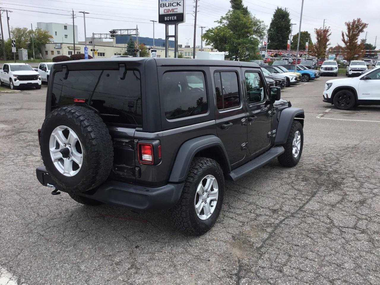 2018 Jeep WRANGLER UNLIMITED Sport Photo4