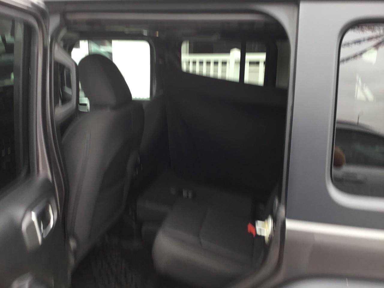 2018 Jeep WRANGLER UNLIMITED Sport Photo