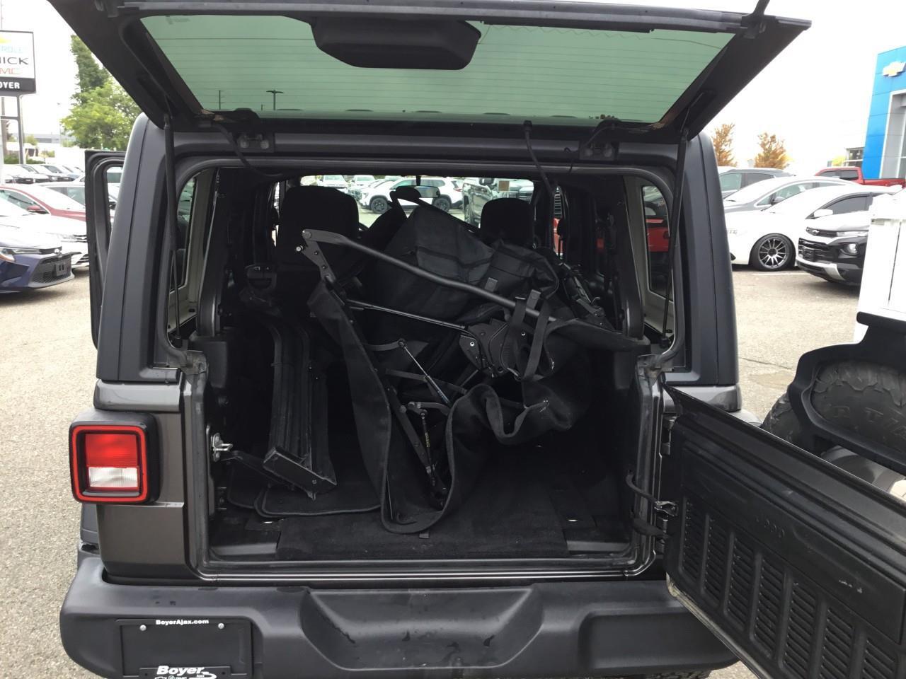 2018 Jeep WRANGLER UNLIMITED Sport Photo