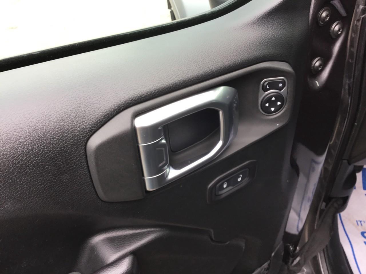 2018 Jeep WRANGLER UNLIMITED Sport Photo