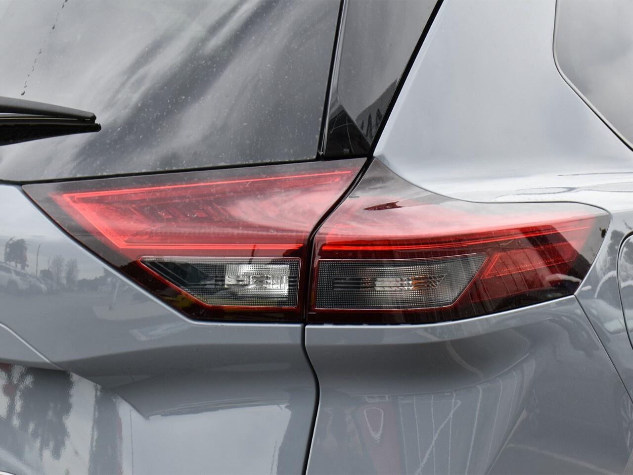 2025 Nissan Rogue SL, LEATHER INTERIOR, APPLE CARPLAY, AWD Photo