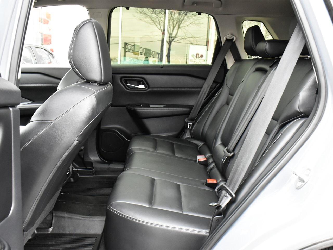 2025 Nissan Rogue SL, LEATHER INTERIOR, APPLE CARPLAY, AWD Photo