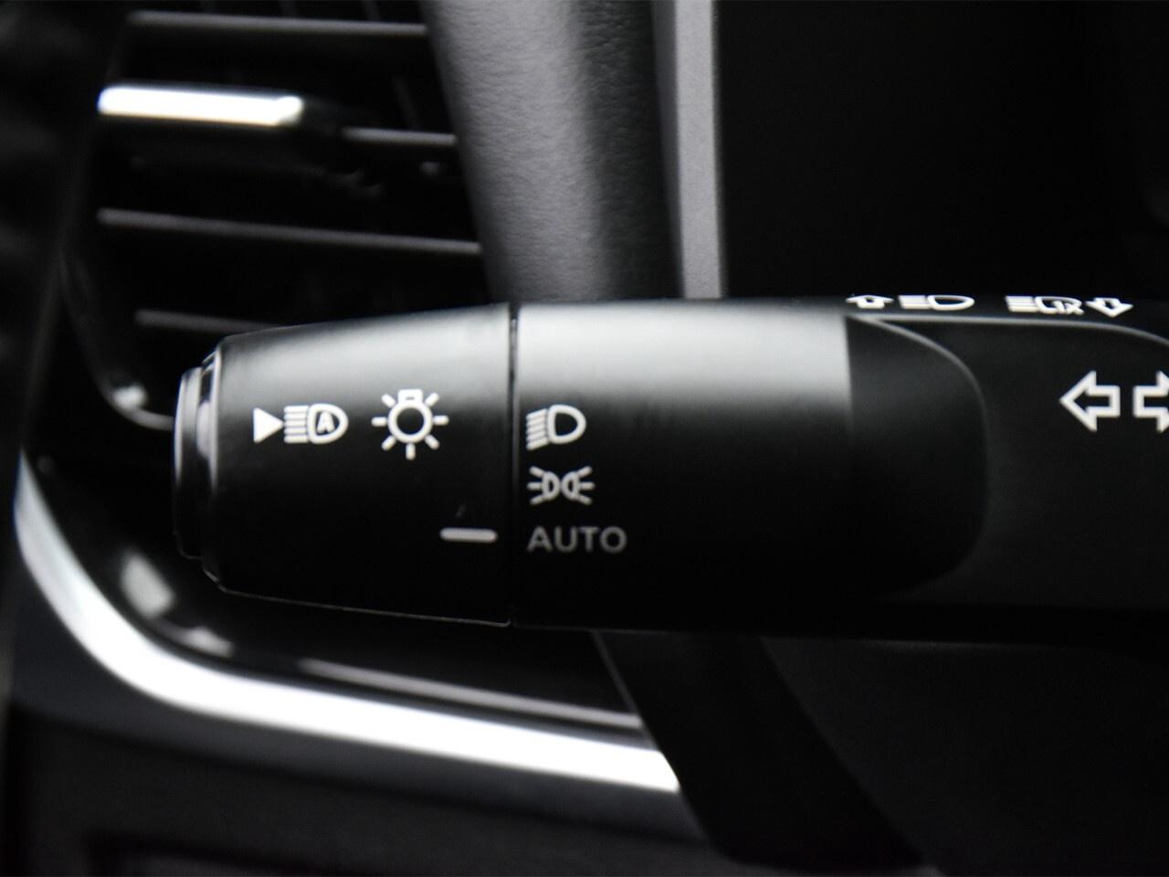 2025 Nissan Rogue SL, LEATHER INTERIOR, APPLE CARPLAY, AWD Photo