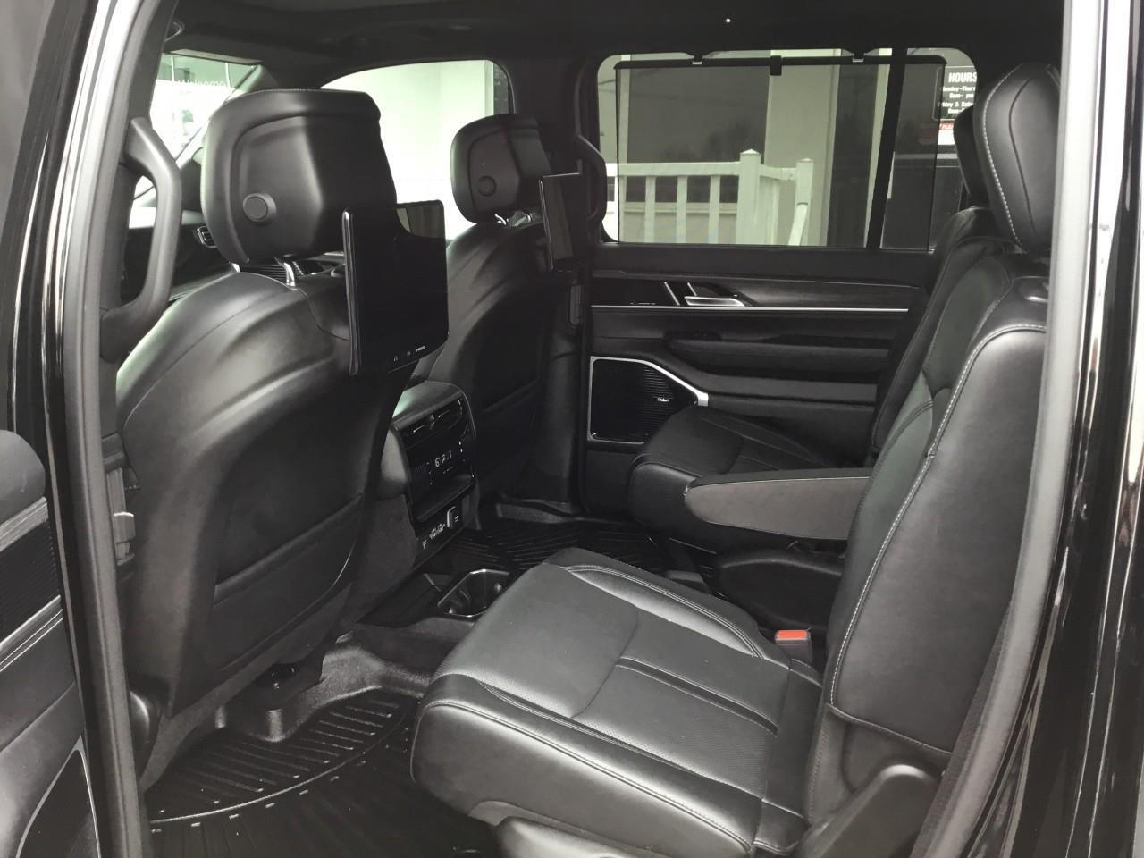 2023 Jeep Wagoneer Series III Photo