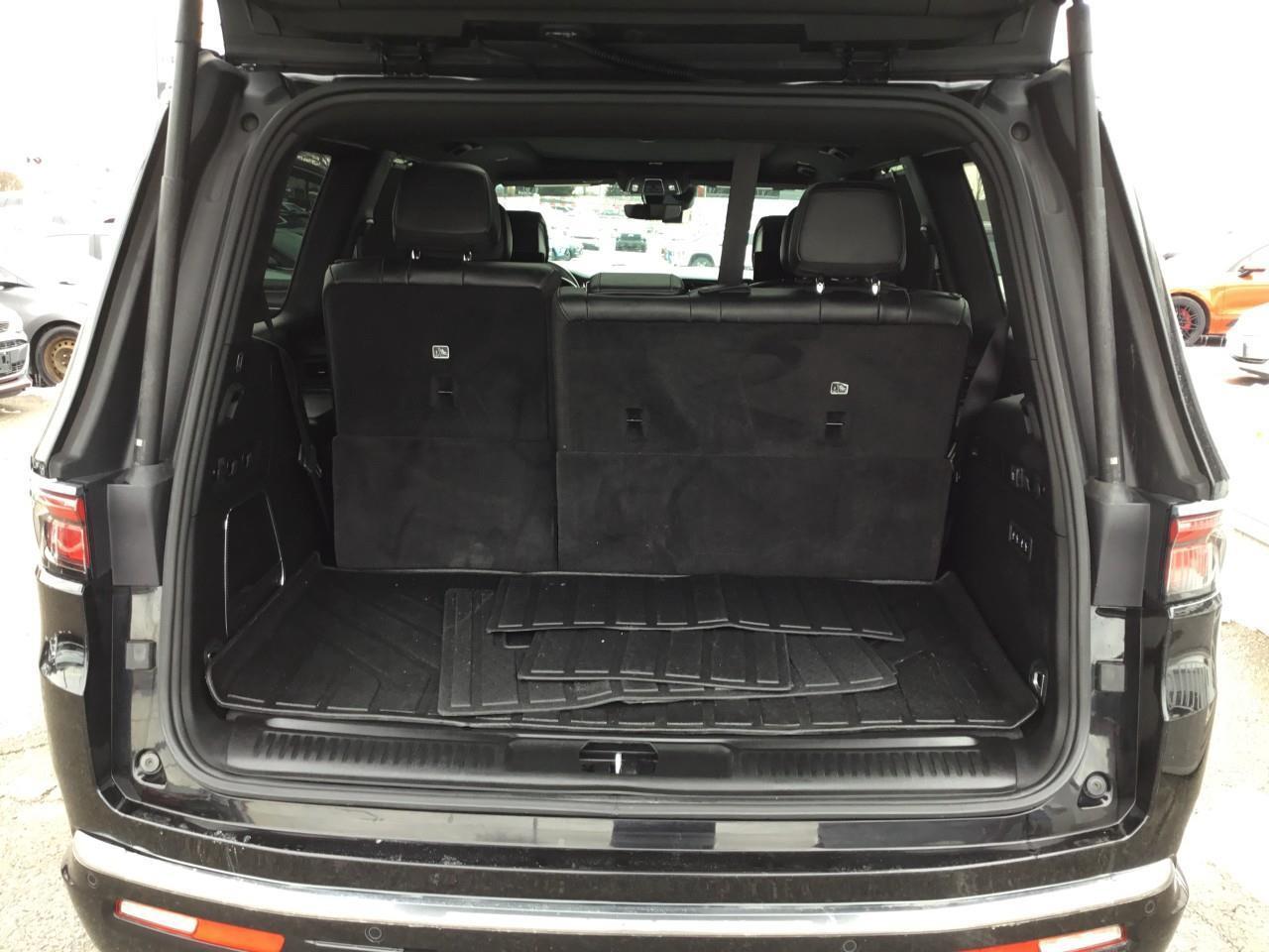 2023 Jeep Wagoneer Series III Photo