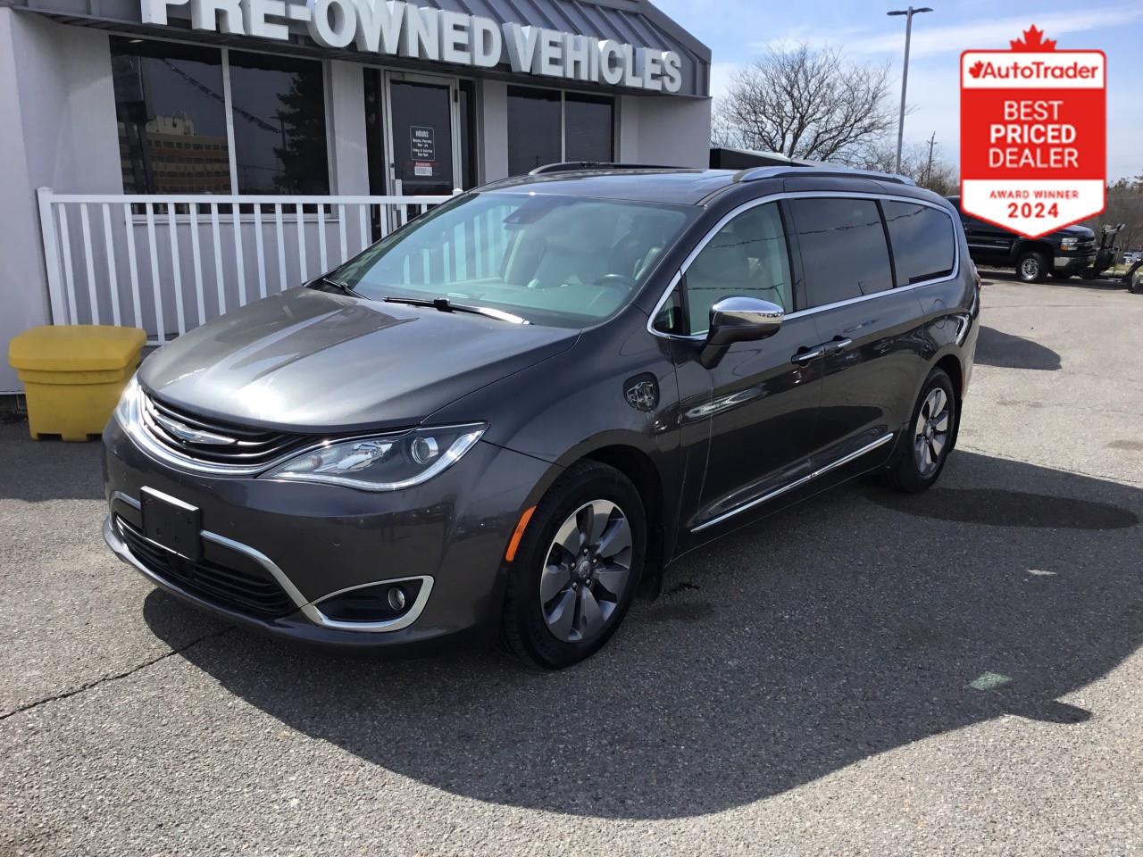 2018 Chrysler Pacifica Hybrid Limited Photo