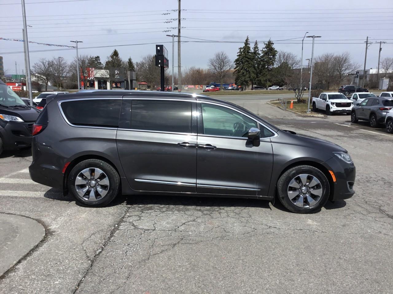 2018 Chrysler Pacifica Hybrid Limited Photo