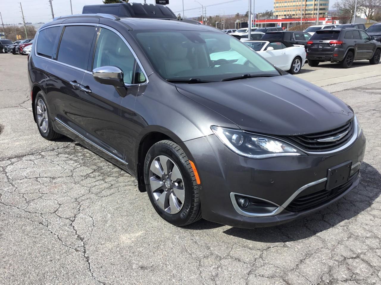 2018 Chrysler Pacifica Hybrid Limited Photo