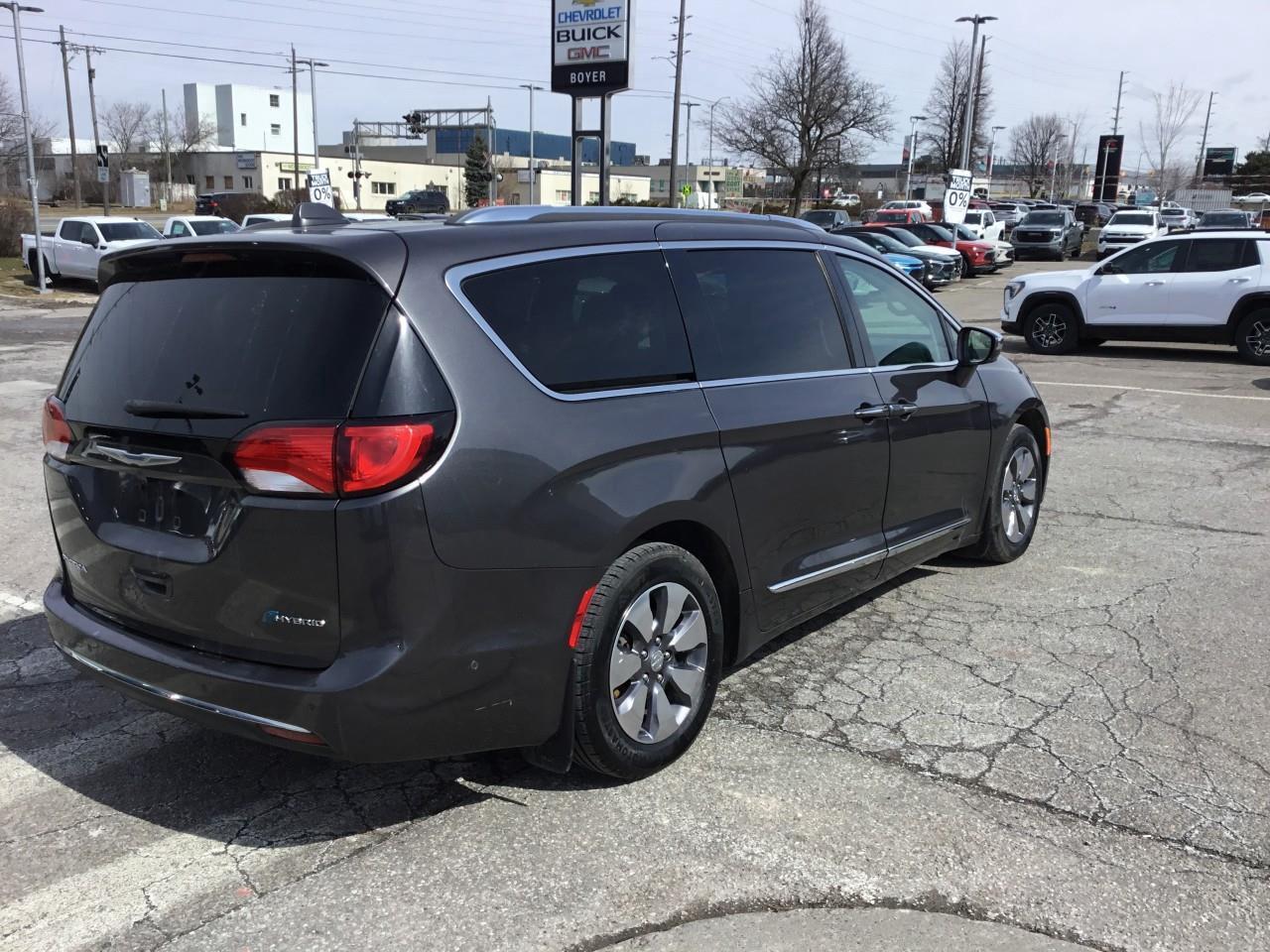2018 Chrysler Pacifica Hybrid Limited Photo